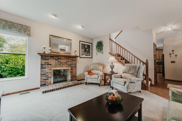 976 Karlslyle Drive, Columbus, OH 43228