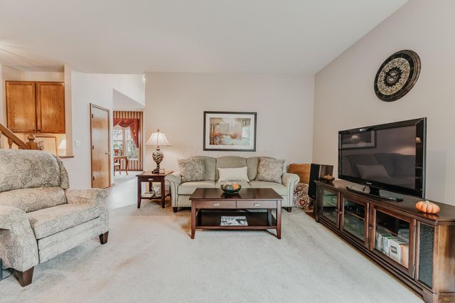 976 Karlslyle Drive, Columbus, OH 43228