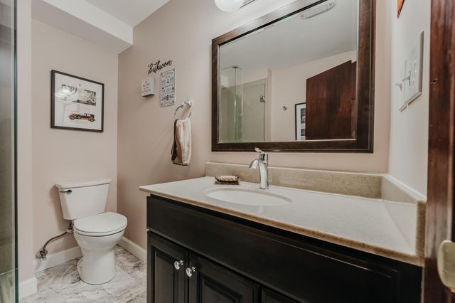 976 Karlslyle Drive, Columbus, OH 43228