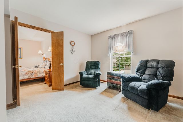 976 Karlslyle Drive, Columbus, OH 43228