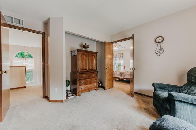 976 Karlslyle Drive, Columbus, OH 43228