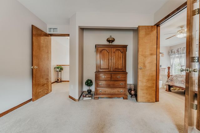 976 Karlslyle Drive, Columbus, OH 43228