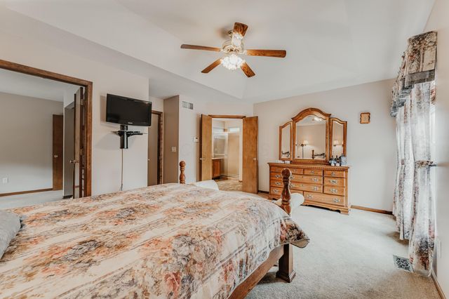 976 Karlslyle Drive, Columbus, OH 43228