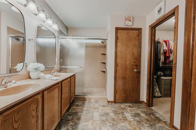 976 Karlslyle Drive, Columbus, OH 43228