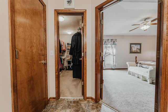 976 Karlslyle Drive, Columbus, OH 43228