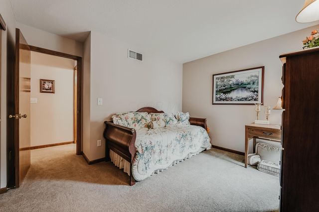 976 Karlslyle Drive, Columbus, OH 43228