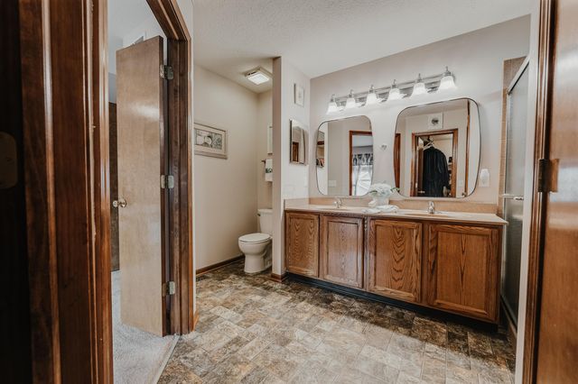976 Karlslyle Drive, Columbus, OH 43228