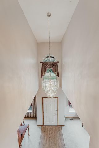 976 Karlslyle Drive, Columbus, OH 43228