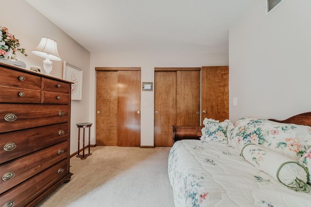 976 Karlslyle Drive, Columbus, OH 43228