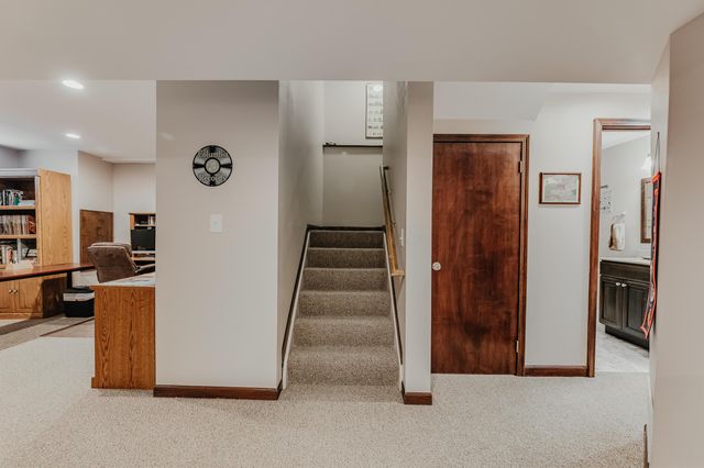 976 Karlslyle Drive, Columbus, OH 43228