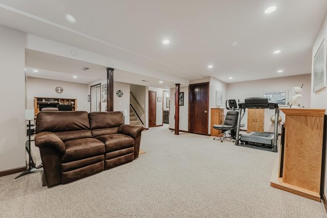 976 Karlslyle Drive, Columbus, OH 43228