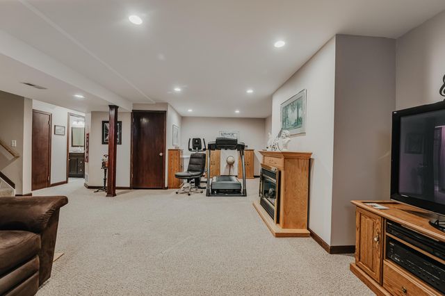976 Karlslyle Drive, Columbus, OH 43228