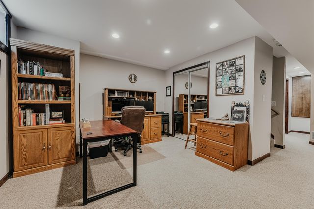 976 Karlslyle Drive, Columbus, OH 43228