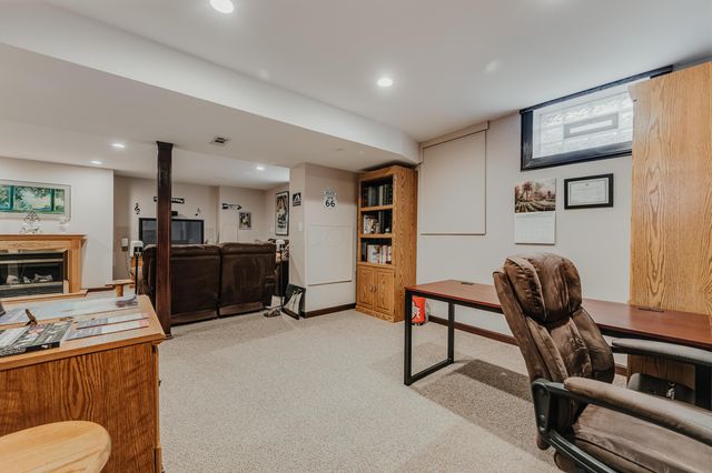 976 Karlslyle Drive, Columbus, OH 43228