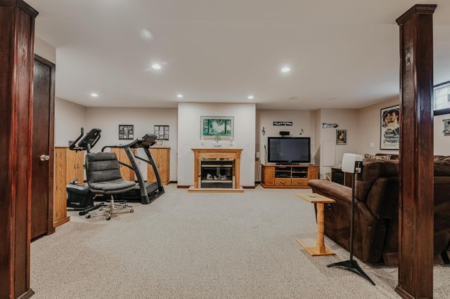 976 Karlslyle Drive, Columbus, OH 43228