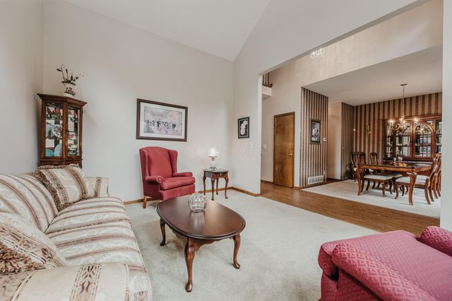 976 Karlslyle Drive, Columbus, OH 43228