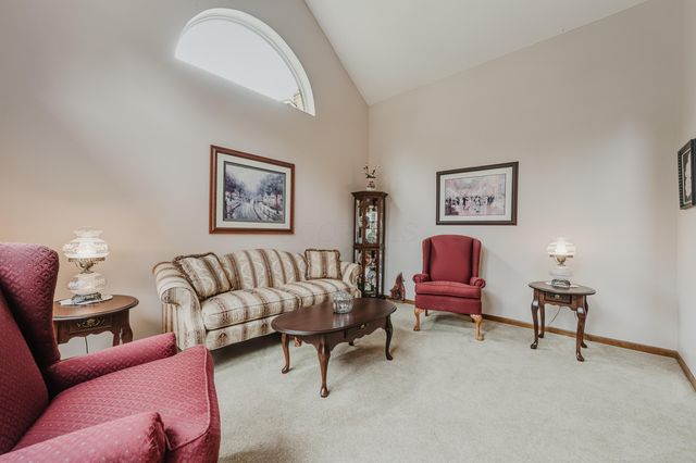 976 Karlslyle Drive, Columbus, OH 43228