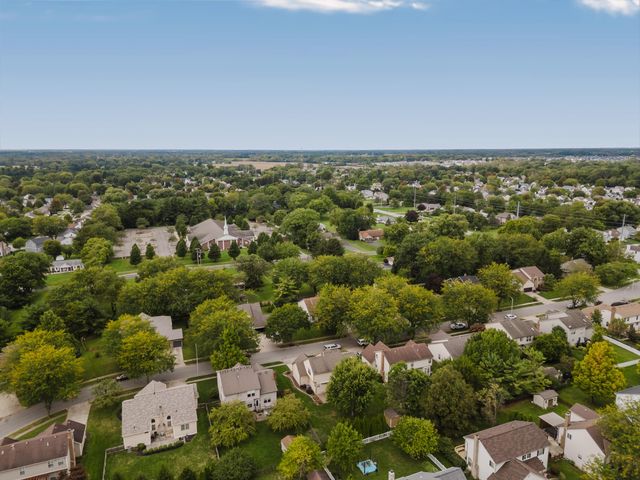 976 Karlslyle Drive, Columbus, OH 43228