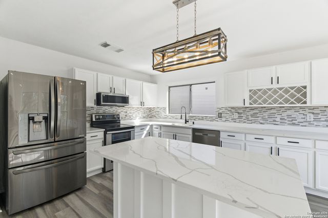 404 Ashley Park Circle, Schertz, TX 78154