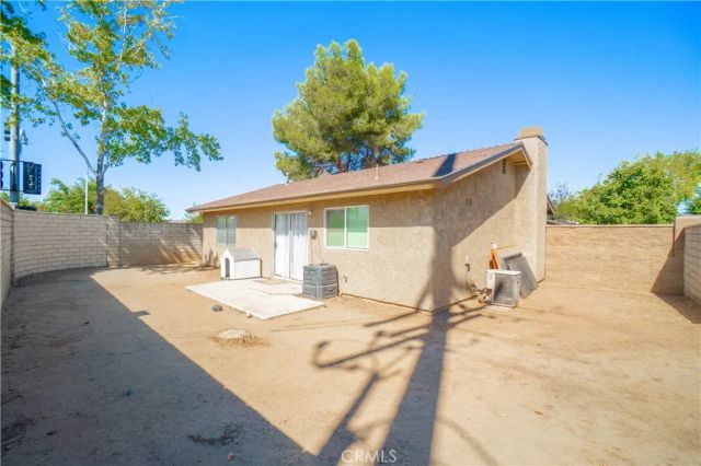 1004 Lightcap, Lancaster, CA 93535