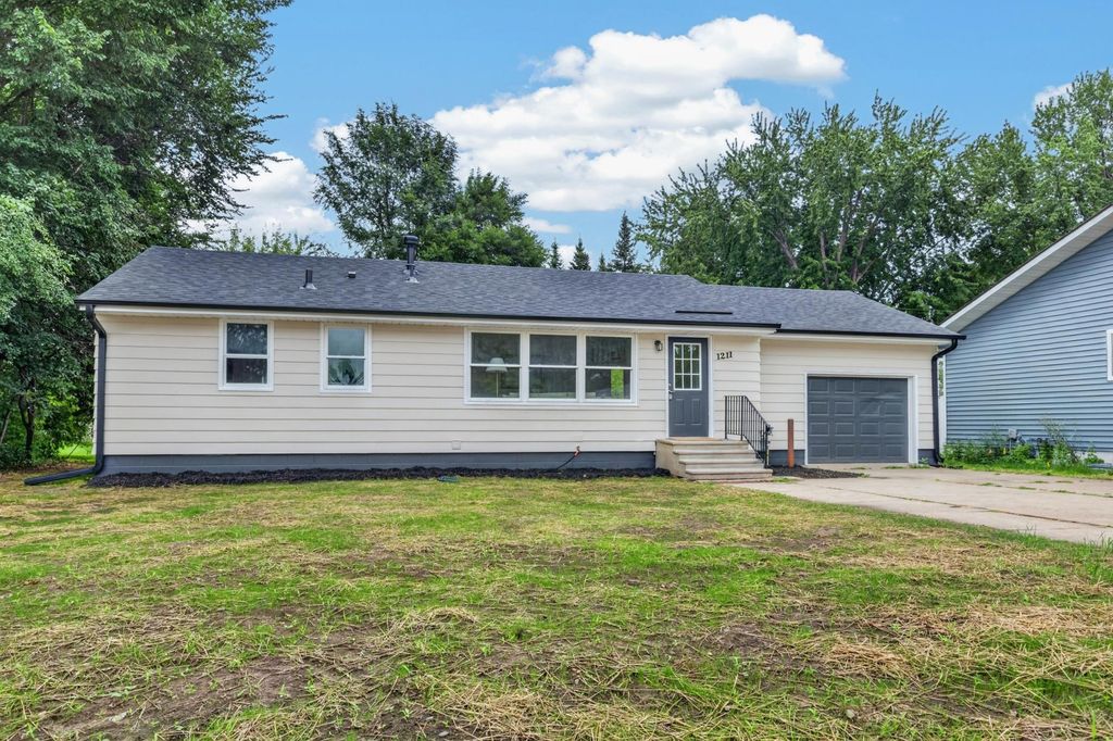1211 Sunnyside Drive, Farmington, MN 55024 — exterior