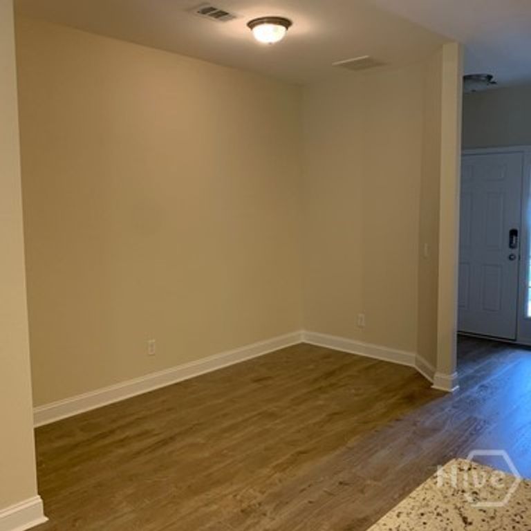 Image 12 of property listing at 193 Ainsdale Drive, Richmond Hill, GA 31324