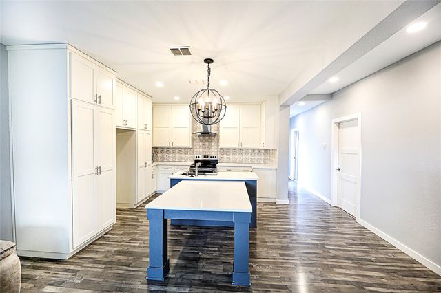 202 S Trappier Street, Alvord, TX 76225