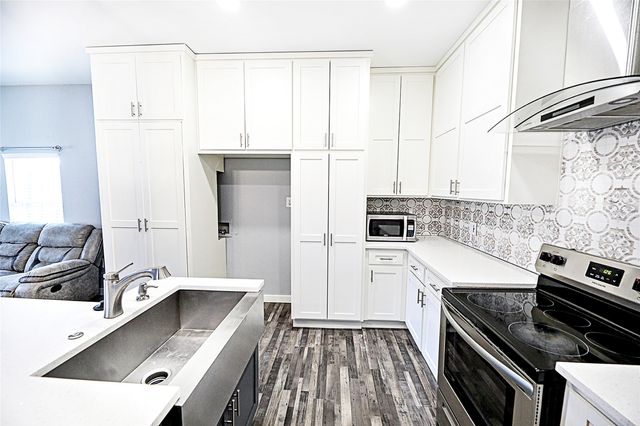 202 S Trappier Street, Alvord, TX 76225