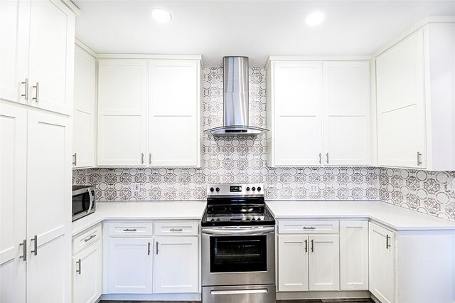 202 S Trappier Street, Alvord, TX 76225