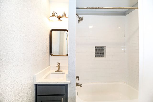 202 S Trappier Street, Alvord, TX 76225