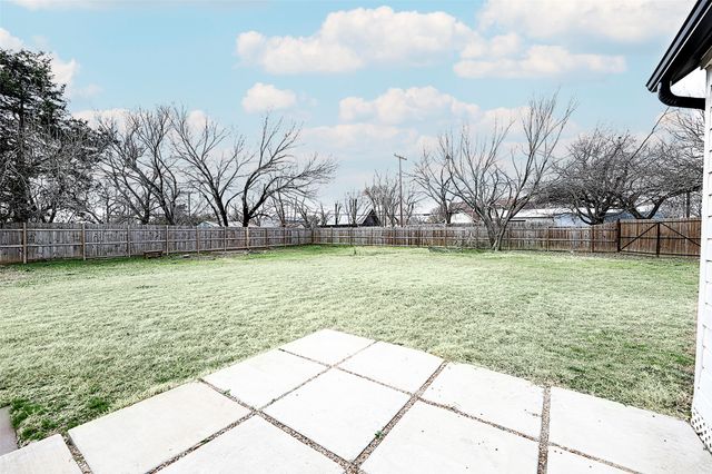 202 S Trappier Street, Alvord, TX 76225