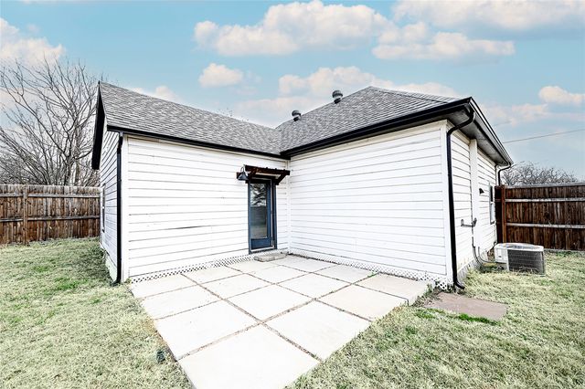 202 S Trappier Street, Alvord, TX 76225