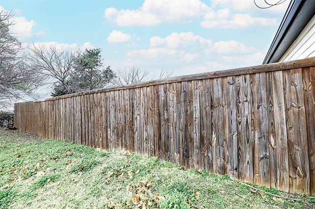 202 S Trappier Street, Alvord, TX 76225