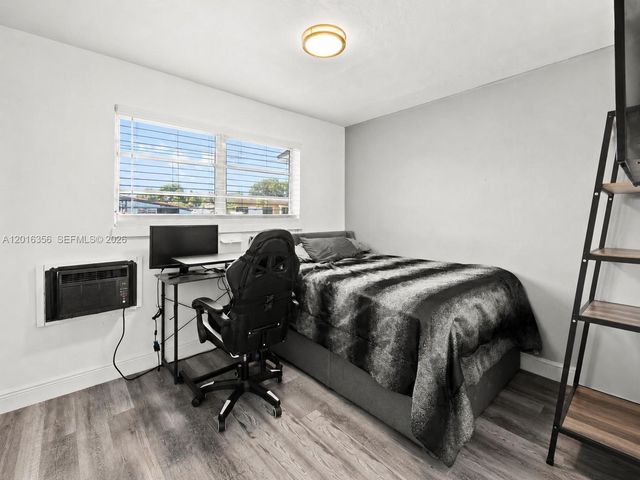 1031 NW 202nd St, Miami Gardens, FL 33169