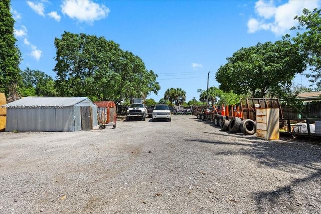 1031 NW 202nd St, Miami Gardens, FL 33169
