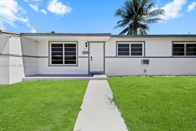 1031 NW 202nd St, Miami Gardens, FL 33169