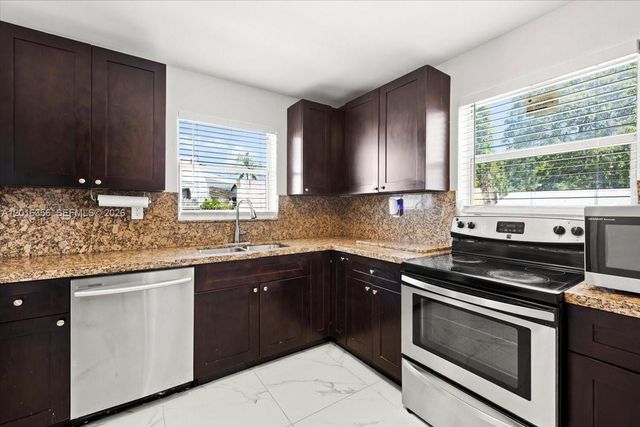 1031 NW 202nd St, Miami Gardens, FL 33169