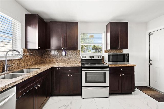 1031 NW 202nd St, Miami Gardens, FL 33169