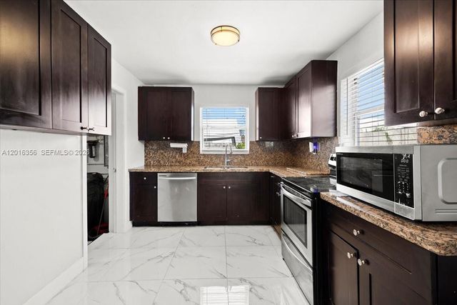 1031 NW 202nd St, Miami Gardens, FL 33169