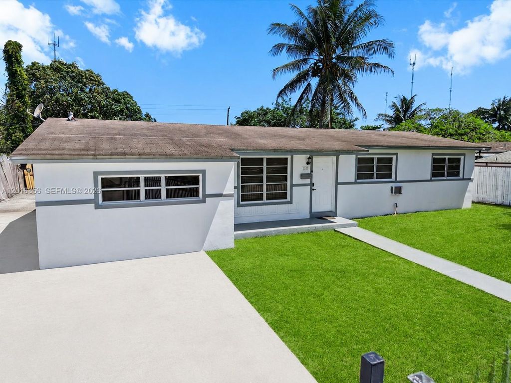 1031 NW 202nd St, Miami Gardens, FL 33169
