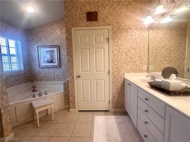 6062 White Tail Lane, Lorain, OH 44053