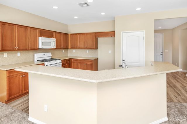 14019 Sandstone Peak Drive, Bakersfield, CA 93306