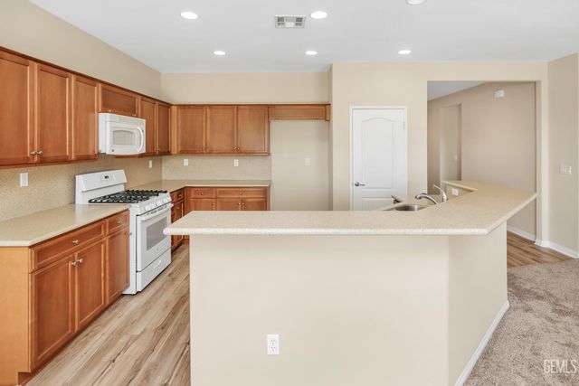 14019 Sandstone Peak Drive, Bakersfield, CA 93306