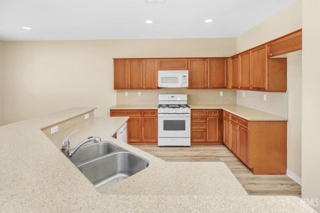 14019 Sandstone Peak Drive, Bakersfield, CA 93306