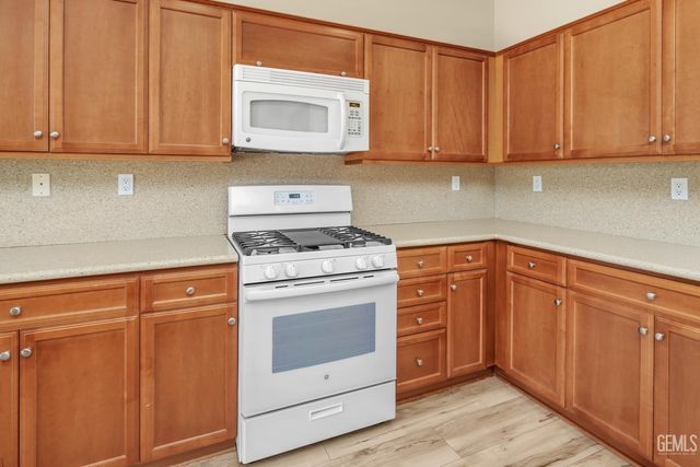 14019 Sandstone Peak Drive, Bakersfield, CA 93306