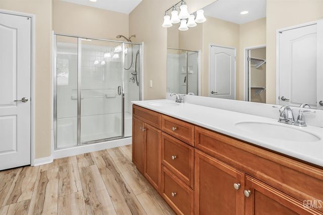 14019 Sandstone Peak Drive, Bakersfield, CA 93306