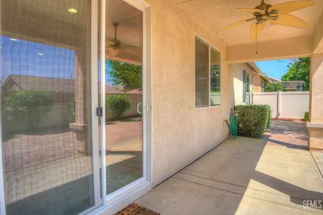 14019 Sandstone Peak Drive, Bakersfield, CA 93306