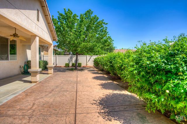 14019 Sandstone Peak Drive, Bakersfield, CA 93306