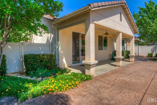 14019 Sandstone Peak Drive, Bakersfield, CA 93306