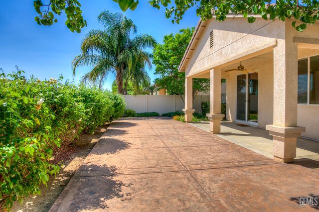 14019 Sandstone Peak Drive, Bakersfield, CA 93306